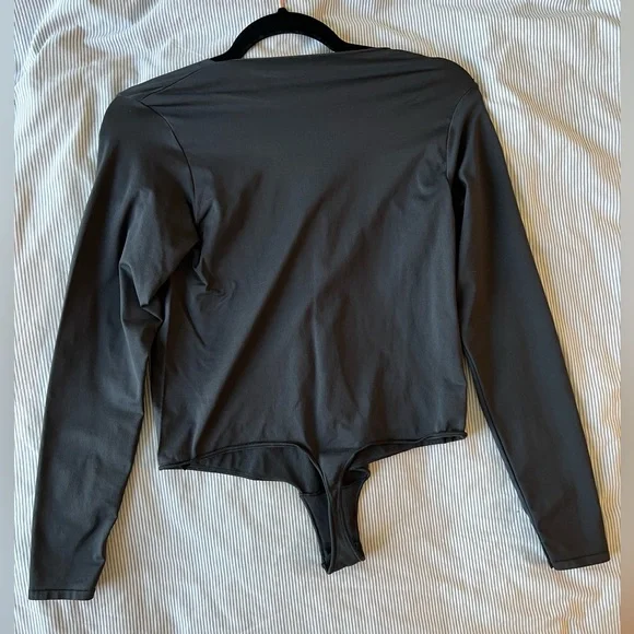 New Skims Essential Scoop Neck Long Sleeve Black Thong Bodysuit - Picture 7 of 10